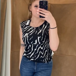 Topp - Säljer denna jätte fina topp jätte fin t sommaren som kommer nu 💕aldrig använd nyss köpt den man ångra mig 💕ny pris 200kr