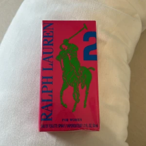 Ralph lauren parfym - Jag Helt ny Ralph lauren parfym, oöppnad, plasten är kvar.
