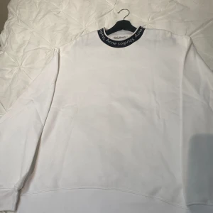 Acne studios sweatshirt - Tjena! Säljer min Acne Studios Logo Ribbed Crewneck Sweatshirt i strl-M. Helt ny, aldrig använd