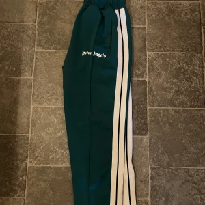 Palm Angels - Palm Angles Byxor, frågor besvaras i dm!