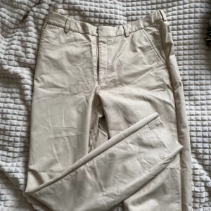 Super snygga byxor Filippa K - Snygga Filippa K byxor, medium hög midja, tighta.  Storlek S