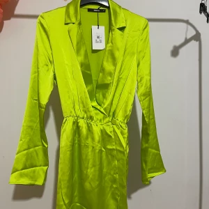 Dam klänning  - Jätte fin färg stl xs från bikbok