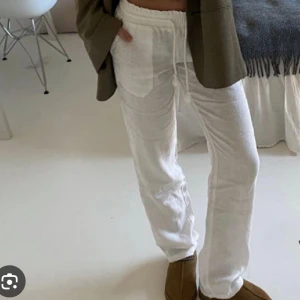 Linnebyxor - Helt nya lågmidjade linnebyxor från Skagen Clothing. Lappen är kvar, endast testad. Stl M men sitter mer som en S