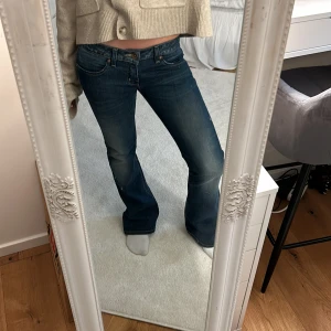 Lågmidjade jeans  - Sååå snygga mörkblå lågmidjade jeans!!!😍😍