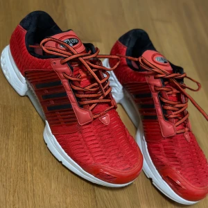 Skor - En skor kostar bara 800 kr  de är nytt