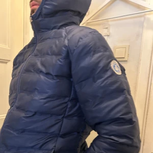 Armata Di Mare Jacka - Nyskick. Simpel design från Italien. Perfekt till våren —Nu reducerat pris—