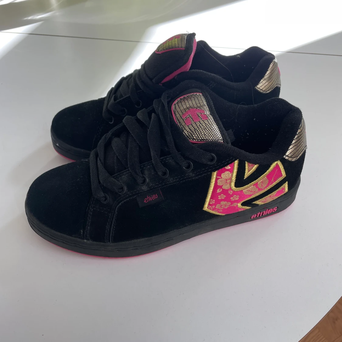 Etnies skor storlek 38