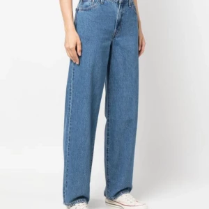 Levis dad jeans - Levis dad jeans i mellanblå färg. Nästan oanvända i strl 30
