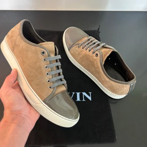 Lanvin skor - Säljer dessa lanvins skor i grymt skick | skick 9/10 | De är storlek UK 8 passar 42-43 | Box och dustbag | skriv vid minsta fundering 💭 