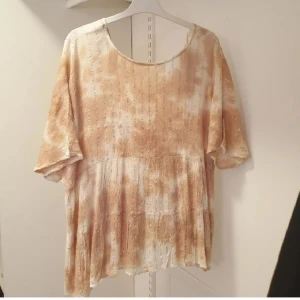 Blus - ny med lappen kvar 