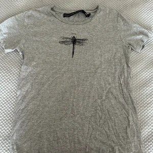 T-shirt  - Jätte fin färg säljer den för har blivit för liten🤍