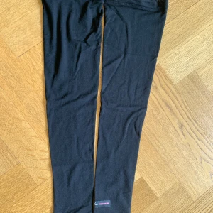 Bemvärmare i merinoull Rapha - Benvärmare i merinoull från Rapha. Sparsamt använda. Nypris ca 900kr