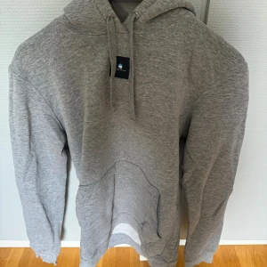 The cool elephant hoodie - Super fin hoodie från the cool elephant i fint skick. Säljer då den inte kommer till användning längre, köparen står för frakten 💕💕vid smidig och snabb affär kan priset diskuteras. 