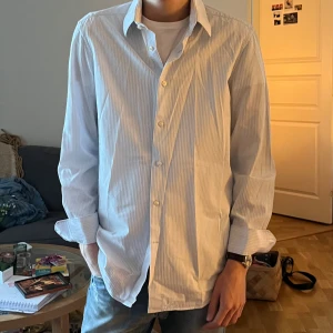 Skjorta herr - Skitsnygg skjorta till sommaren. Är i mycket bra skick!