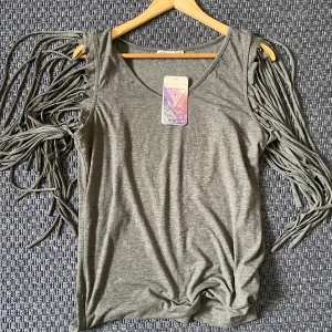 Topp  - Ville sälja min älskade tröja. L men den passar M  aldrig använt 