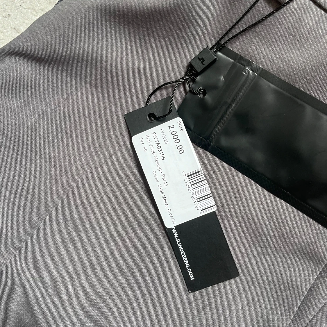 Jättefina gråa kostymbyxor från J.LINDEBERG - 90