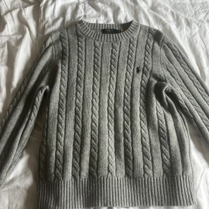 Kabel stickad Ralph lauren tröja - Skick 10/10, storlek M men sitter som S