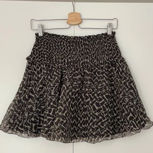 Kjol HM  - Somrig kjol från HM 🤎Rätt kort. Nyskick. 