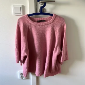 Topp från lager 157 - Säljer denna toppen från lager 157, skriv för bilder med tröjan på💕