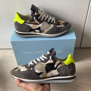 Philippe Model skor  - Skick 8/10  Strl 41 men passar 42  Använda fåtal gånger   Köpta på United fashion   Kvitto,tags,box finns 