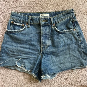Jeans shorts - Super fina jeans shorts från Gina Tricot 