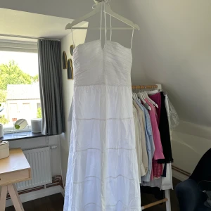 Neo Noir klänning  - Neo Noir Mevina Poplin klänning. Aldrig använt.