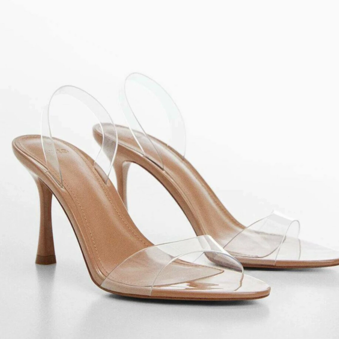 Genomskiliga klackskor