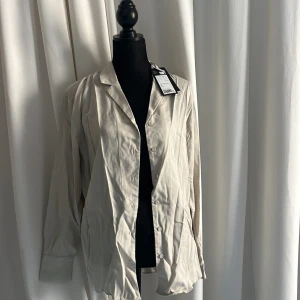 Helt ny skjorta  - Ny skjorta från Weekday, nypris 450kr