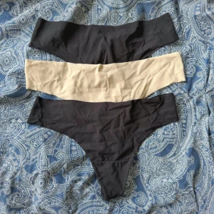 3-Pack seamless stringtrosor 🖤💛 - Oanvända, endast tvättade! Nypris 180kr! FÖRST TILL KVARN!