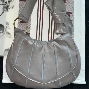 Väska - Väska köpt för 350kr 