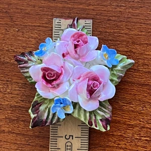 Brosch silvrig blomma med blåa stenar retro vintage - Vet inte material 