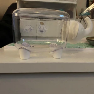 Accessoar  - Nu säljer jag min fina lilla elefant burk?🩵   Går att lägga nästan vad som helst, hårsnoddar, suddar och hårspännen🩵 
