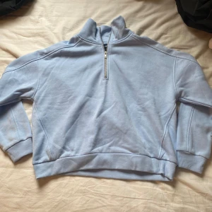 Tröja - Tröja från Lager157. Aldrig använd och lapp finns kvar. Skriv för frågor eller fler bilder