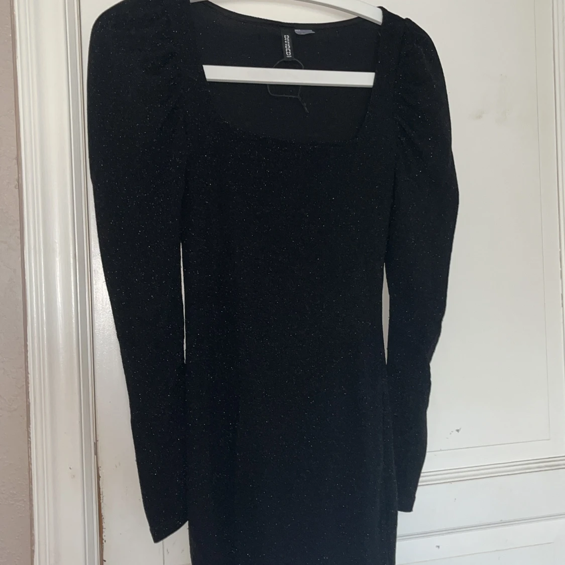 glittrig klänning ifrån h&m🩷