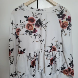 Blommig blus - Blommig blus