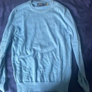 Ralph lauren tröja - Säljer min ljusblåa Ralph lauren tröja i mycket bra skick