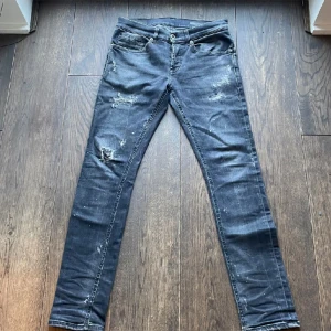 Dondup Jeans - Säljer mina dondup jeans då de ej används så mycket längre. Storlek 31. Skick 10/10. Skickar samma dag som köp. Pris går att diskutera vid snabb och smidig affär