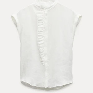 Zara blus  - Fin blus i nyskick. Aldrig använd. 