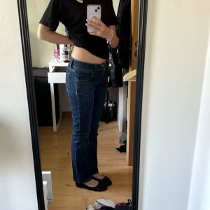 Low waist jeans  - Selection Jeans i storlek 36, nyskick  Skriv för fler bilder eller funderingar💕 Pris kan diskuteras  