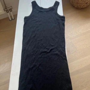 Svart klänning  - Svart klänning från Lager 157, Mycket bra skick & Storlek XS