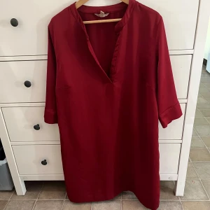 En fin klänning  - Bara provat så är i nyskick! 