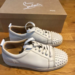 Christian Louboutin Skor - Christian Louboutin Skor 8,5/10 skick! 100 % autentisk