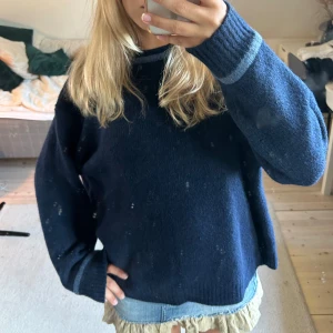 Stickad tröja med öppen rygg - Så fin stickad tröja från Zara med öppen rygg😍aldrig använd, storlek L (jag har vanligtvis S)