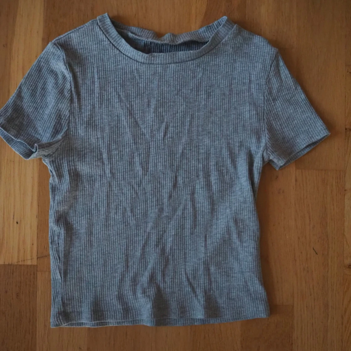 Grå ribbad tshirt - 90