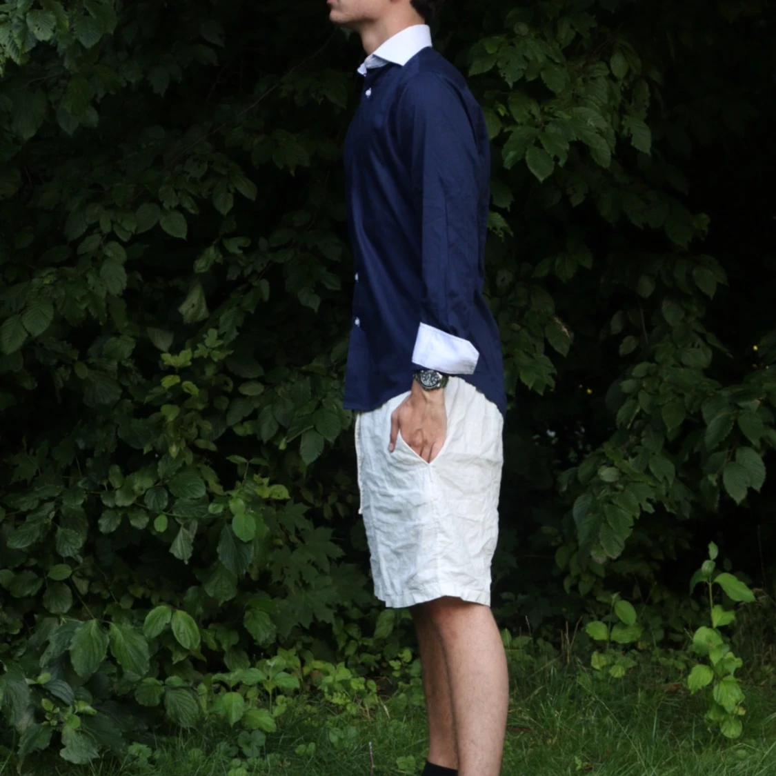 Blå skjorta med vita detaljer - 90