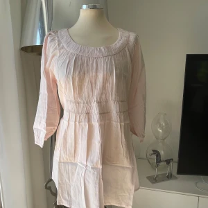 Blus ny  - Utan prislapp / oanvänd  Från Isay  