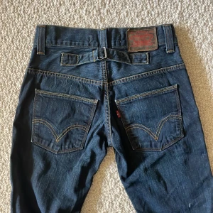 Levis jeans - Säljer skit snygga Levis då dom är för små för mig 