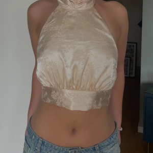 Satin topp - Söt satin topp med mönster 😝