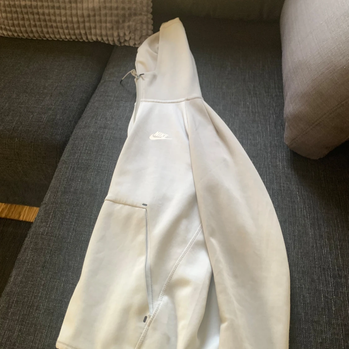 Säljer Tech fleece  - 90