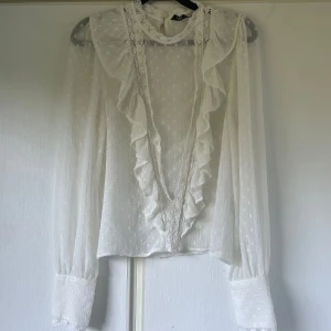 Zara blus  - Jättefin nästan oanvänd 